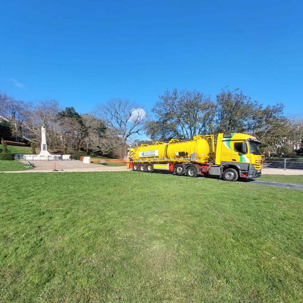 Articulated Vacuum Tanker Articulated Vacuum Tanker