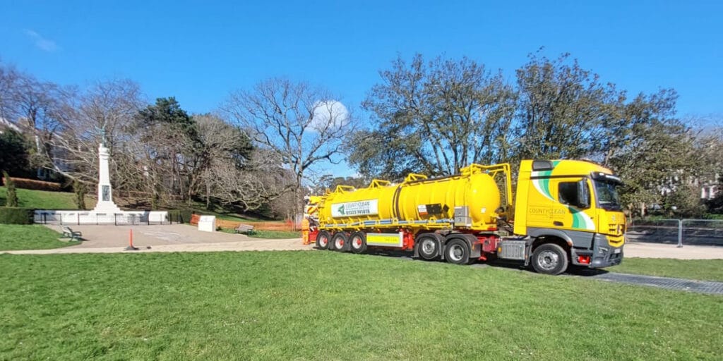 Waterwater tankering service - Artic Vehicle Waterwater tankering service - Artic Vehicle